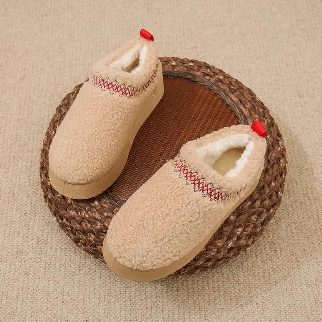 Woll Slipper Damen Beige – kuschelige Winterhausschuhe mit rotem Detail Teddy Fell