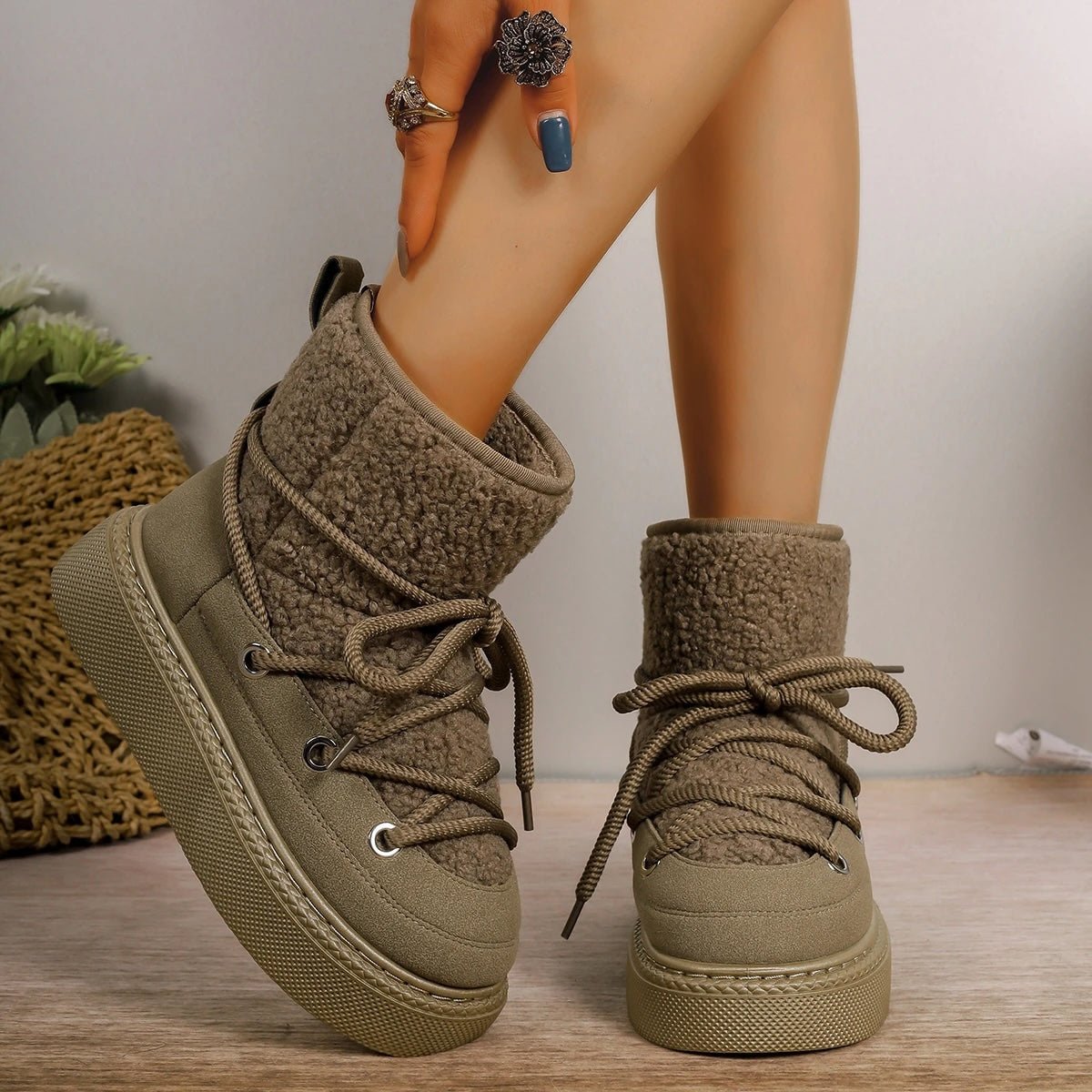 Bettyy Big Boots - Cozy Wool Craft. Khaki Schneestiefel Damen – gefütterte Winter Boots mit dicker Sohle und Fellfutter