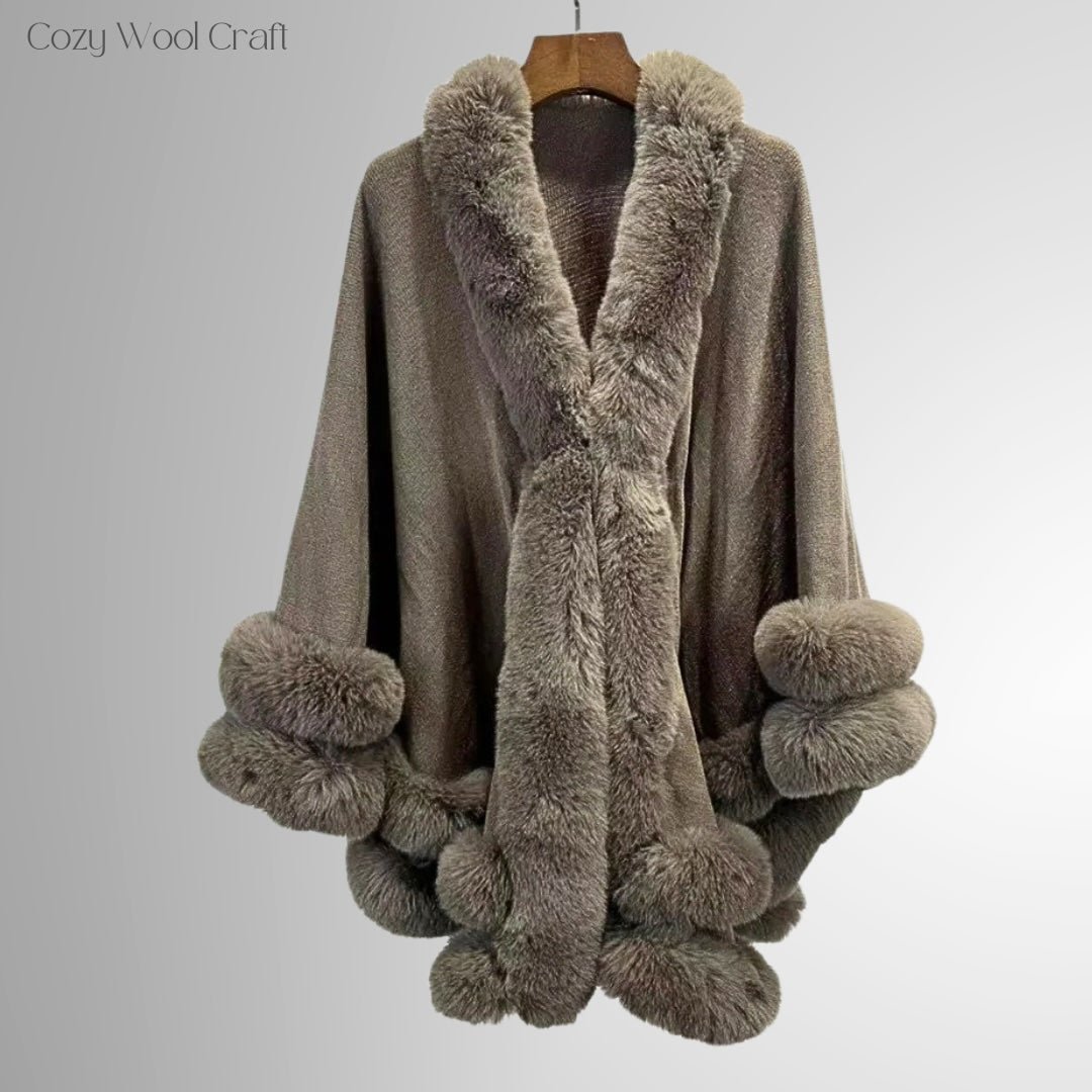Kaschyy Kaschmir Poncho mit Fellkragen - Cozy Wool Craft