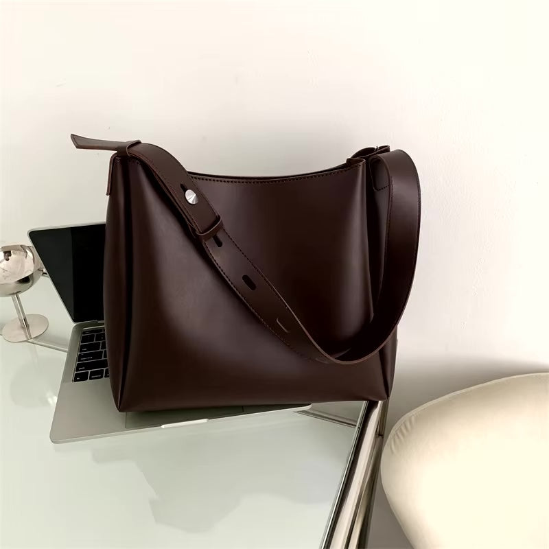 Softyy Leather Shopper Bag in Dunkelbraun – stilvolle Tasche für Alltag und Beruf