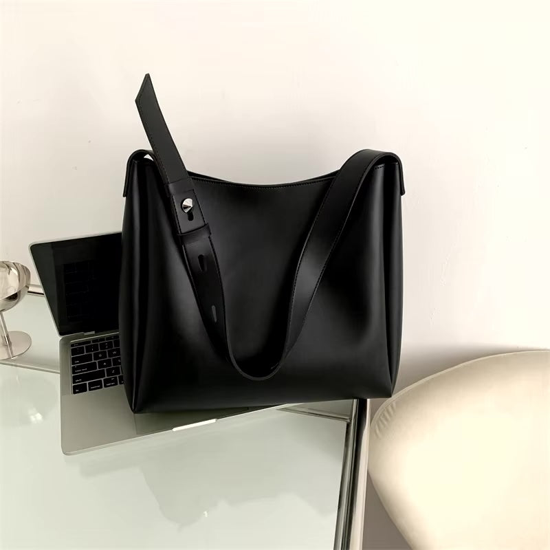 Softyy Shopper Bag in Schwarz – modische Ledertasche für Studium und Arbeit
