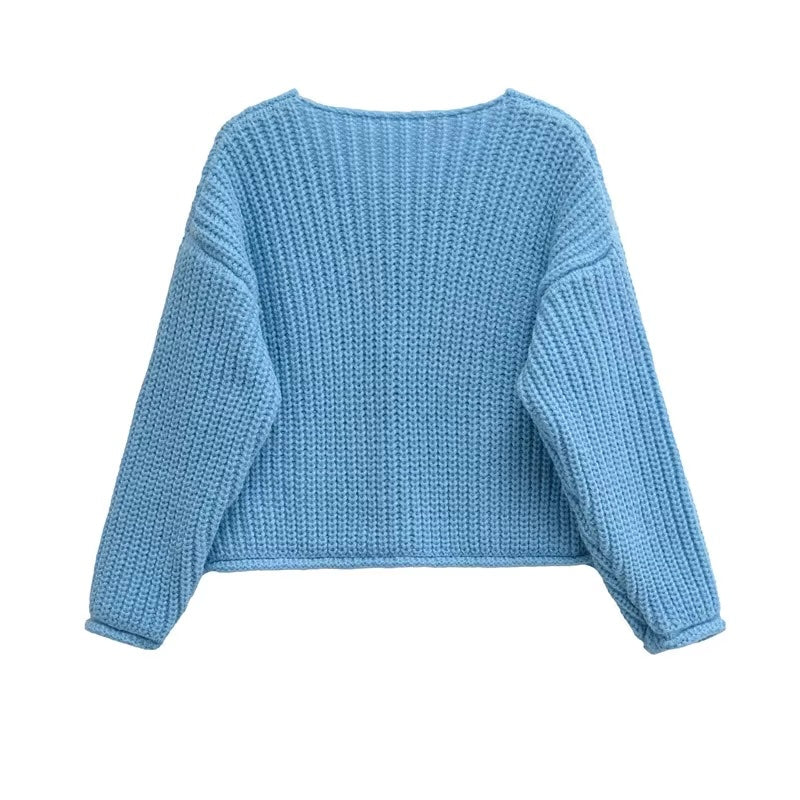 Rückseite der Gerdyy Strickjacke in Hellblau – modischer Grobstrick für Damen