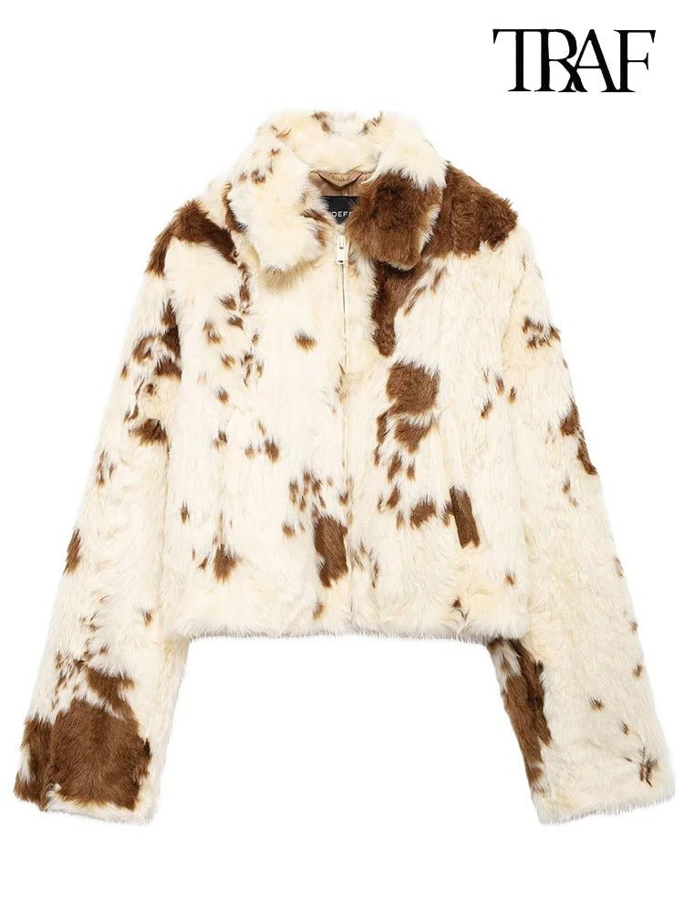 Kurzjacke Cozy Cowyy im Kuhfellmuster – modische Damenjacke aus Kunstfell