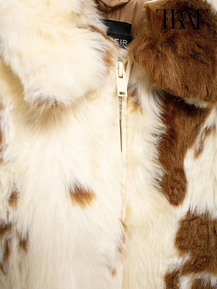Cozy Cowyy Kuhfelljacke – weiße Felljacke mit braunen Flecken, modern und warm