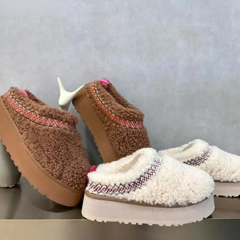 Influencer Instagram trend Gefütterte Teddy Slipper Damen – bequeme Hausschuhe mit rutschfester Sohle in weiß und braun