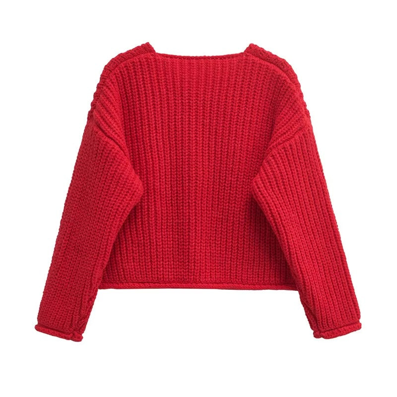 Rückansicht der Gerdyy Strickjacke in Rot – gemütlicher Grobstrick für den Alltag
