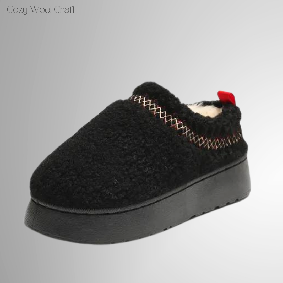 Schwarze teddy Woll Slipper Damen – stylische Winterhausschuhe mit Plateau Sohle flauschig