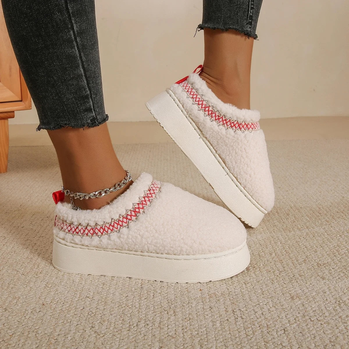 Teddy Gefütterte Hausschuhe Damen Weiß – rutschfeste Slipper mit Plateau Sohle Instagram influencer Bestseller