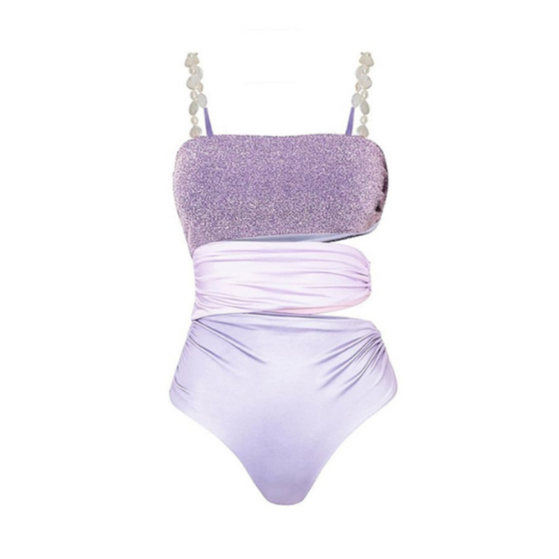 Das Amiyy Bikini Set mit Sarong von CozyWoolCraft in Lavendel mit Ringdetail – feminines Sommerensemble für Strand, Pool und Urlaubsmomente.