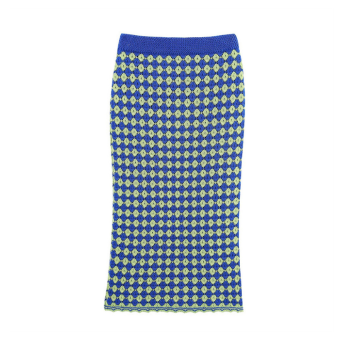 Crop-Top aus dem Annyy Geometrischen Zweiteiler Set von CozyWoolCraft – stylisches Oberteil im Retro-Rautenmuster in Blau und Gelb.