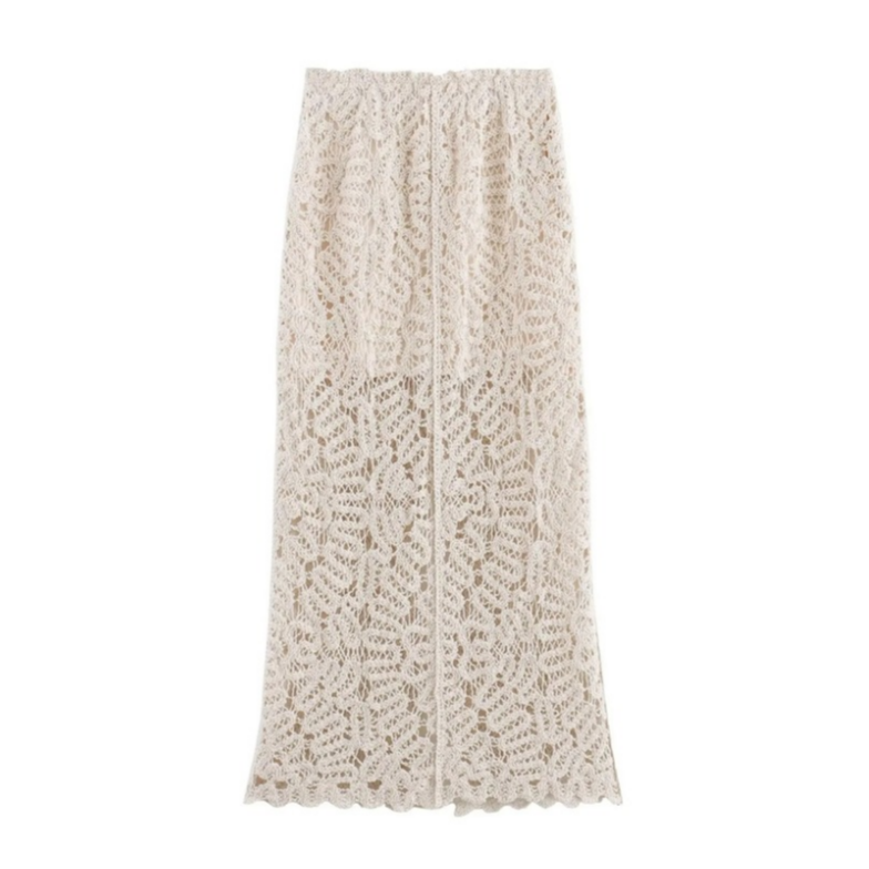 Das Bayyy Häkel Set von CozyWoolCraft besteht aus Top und Hose – ein sommerliches Häkel-Ensemble mit zartem floralem Muster und femininer Eleganz.