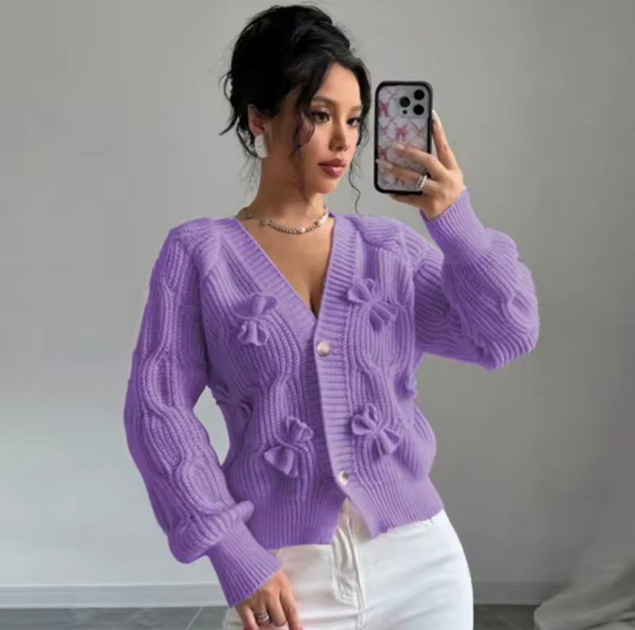 Lila Strickjacke mit Schleifen – cozywoolcraft Bowyy Knit Cardigan, pastellfarbener Frühlingstrend 2025 TikTok Instagram