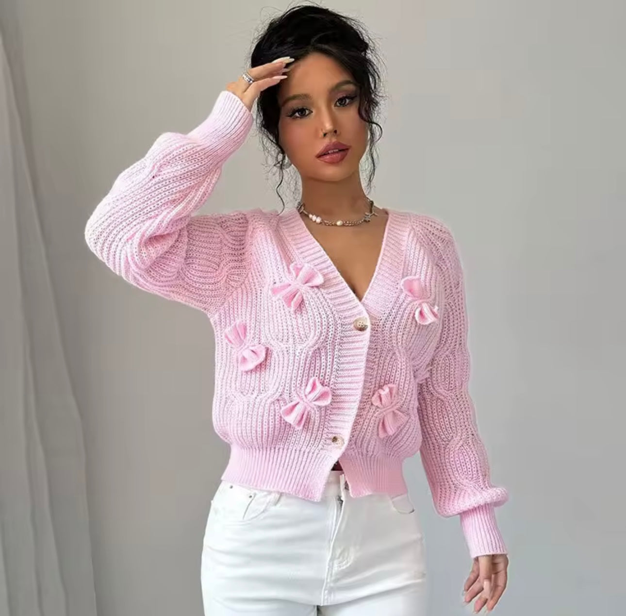 Rosa Strickjacke mit Schleifenmuster – cozywoolcraft Schleifyy Knit Cardigan, sanfter Frühlingslook TikTok & Instagram 2025