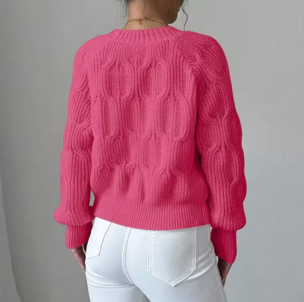 Rückseite pinke Strickjacke – cozywoolcraft Bowyy Knit Cardigan, Stricktrend 2025 viral auf TikTok & Instagram