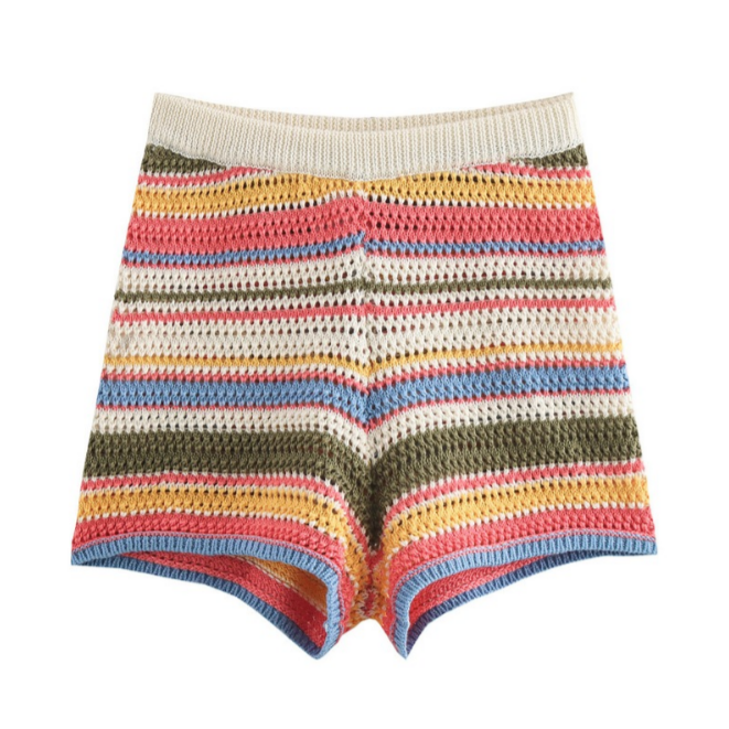 Die Jessyy Strickshorts von CozyWoolCraft überzeugen mit elastischem Bund, weicher Struktur und farbenfrohem Retro-Streifenmuster.