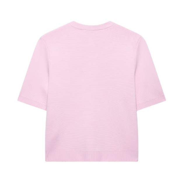 Detailaufnahme der goldenen Knöpfe des Lillyy Zweiteiligen Sets – hochwertige Verarbeitung und luxuriöser Touch für elegante Outfits.