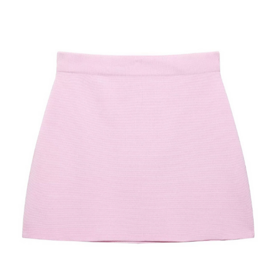 Der Rock des Lillyy Zweiteiligen Sets überzeugt durch schlichte Eleganz, feinen Strickstoff und zartes Rosé – perfekt für feminine Styles.