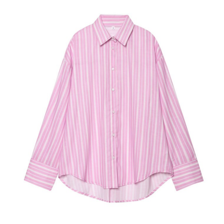 Lockeres Pyjamahemd aus dem Loryy Gestreiften Pyjama Set von CozyWoolCraft in Rosa-Weiß mit Kragen, Knopfleiste und langen Ärmeln aus weicher Baumwolle.