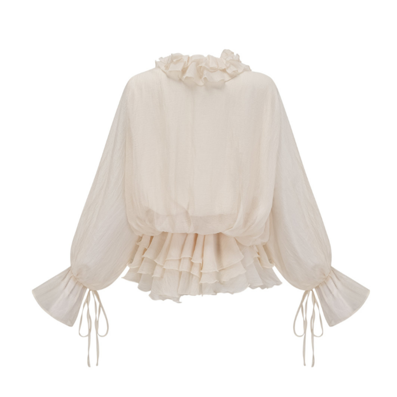 Rückansicht des Mayyy Floralen Blusenkleids von CozyWoolCraft mit fließenden Volants, leicht transparentem Stoff und Rüschenkragen in Creme.
