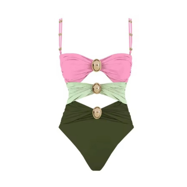 Millyy Bikini Set mit Sarong von CozyWoolCraft im Farbverlauf Rosa-Mintgrün-Oliv, elegantes Strandoutfit mit goldenen Details und fließendem Stoff.