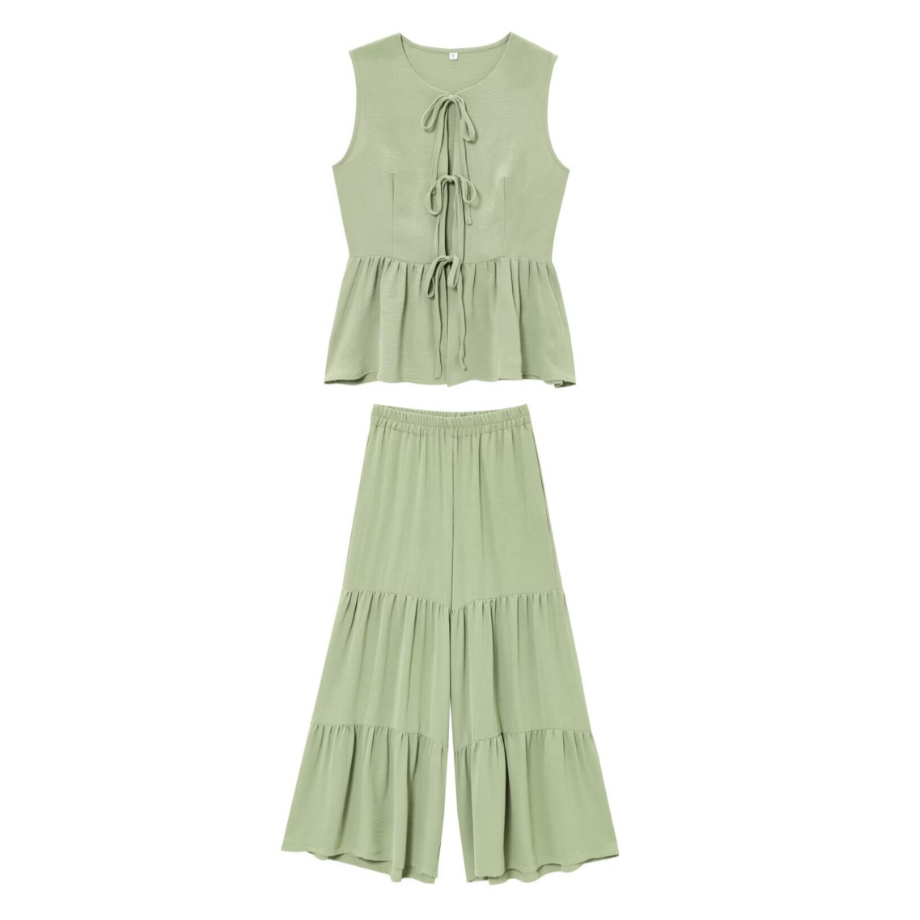 Sofyy Zweiteiliges Set in Grün mit ärmellosem Peplum-Top und weiter Hose mit Rüschen – elegantes und feminines Outfit von CozyWoolCraft.