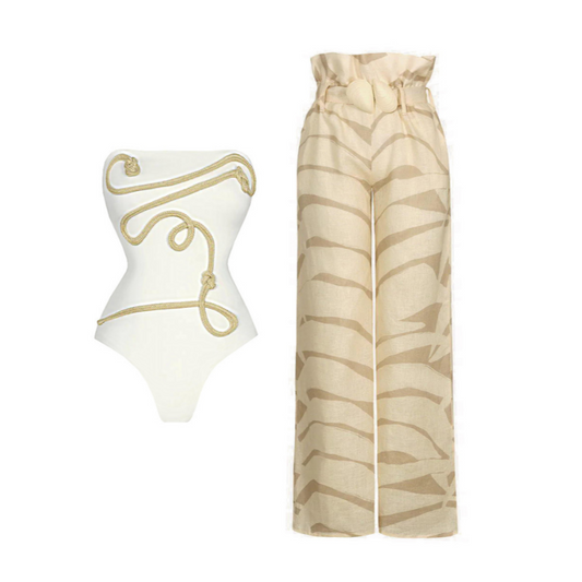 Der Jassyy Bodysuit von CozyWoolCraft in Weiß-Gold mit kunstvoller Seilapplikation betont elegant die Silhouette und steht für luxuriösen Stil.
