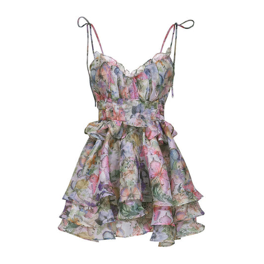 Das Karyy Florale Minikleid von CozyWoolCraft mit zarter Schnürung, Spaghettiträgern und romantischem Blumenprint – feminines Sommer-Highlight von Instagram